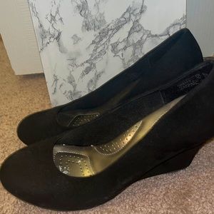 Dexflex Suede Black Wedges
